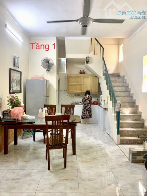 CHO THUÊ! Nhà Hoàng Hoa Thám Diện tích 38m2 x 4T, 10.5 tr/th. Full Đồ, Có sân nhỏ để xe