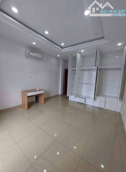 CHO THUÊ NHÀ SẴN MÁY LẠNH SÂN ĐẬU XE HƠI SÁT CHỢ HIỆP BÌNH,THỦ ĐỨC GIÁ 17TR