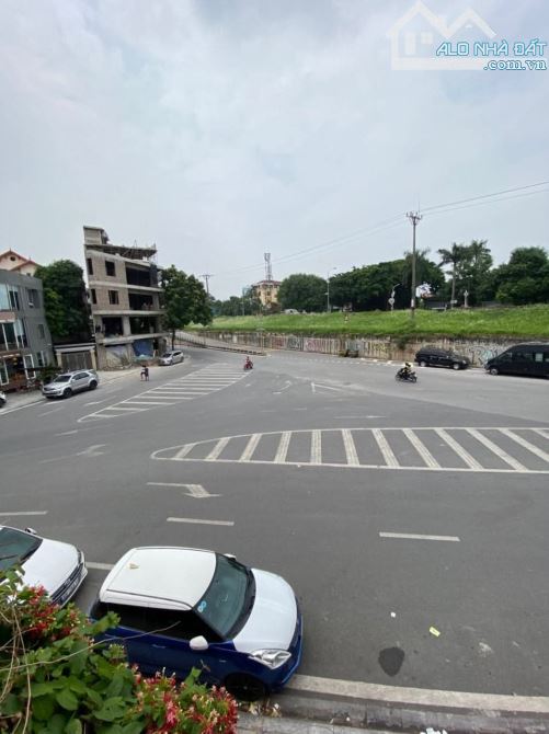 Cho thuê mặt bằng tầng 1 thông sàn, mặt phố Gia Thượng - 50m², vỉa hè rộng, lối đi riêng -