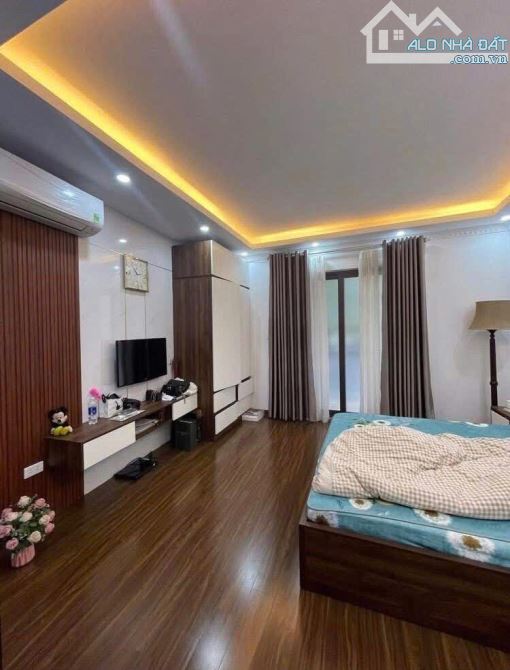 Cho thuê nhà nguyên căn 5 tầng full đồ Ngọc Lâm - 50m², 6PN, ô tô đỗ gần.