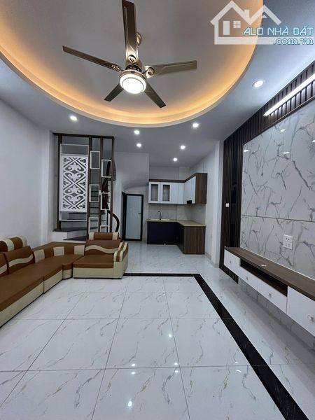 Cho thuê nhà đẹp full đồ, ô tô vào nhà, ngõ 565 Nguyễn Trãi, Thanh Xuân