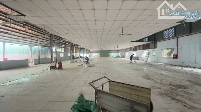 Xưởng Thuận An 2000m đường cont điện hạ bình nền gạch trần la phông sx ngành nghề sạch