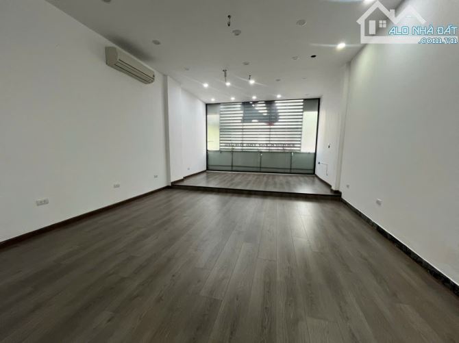 CHO THUÊ NGUYÊN CĂN MẶT PHỐ NGUYỄN VĂN CỪ LONG BIÊN - THANG MÁY, KINH DOANH, VĂN PHÒNG