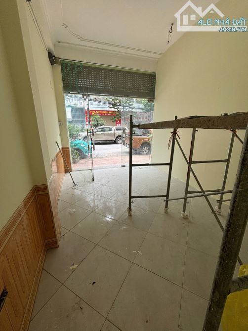Cho thuê văn phòng Mỗ Lao- Vũ Trọng Khánh, Tầng 1, đường oto đỗ cửa, phù hợp vp đại diện