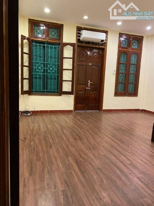 Cho thuê nhà Đỗ Quang – Cầu Giấy DT 55m x 4 tầng, phân lô ôtô đỗ cửa giá thuê 24tr/th