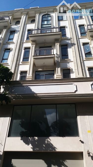 Cho thuê nhà mặt đường Văn Tiến Dũng, 130m2, 5 tầng, thông sàn, thang máy