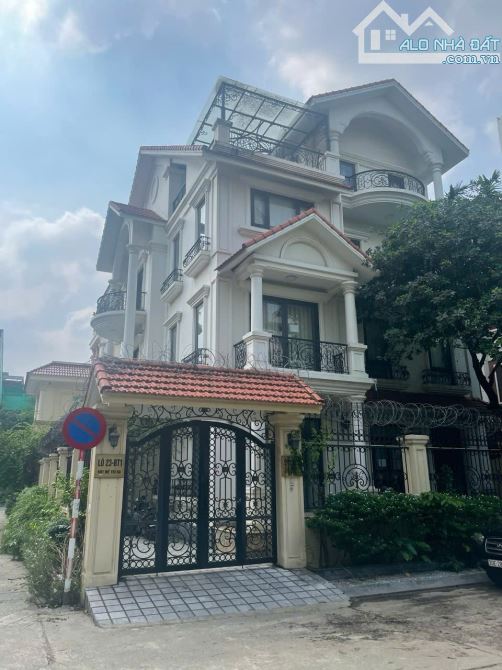 CHO THUÊ BIỆT THỰ SÂN VƯỜN NAM TRUNG YÊN: DT 200M 4T, CĂN GÓC:CAFE,LỚP HỌC,VP