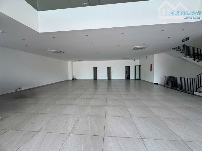 Cho thuê mặt bằng KD 300m2 đường Trần Hưng Đạo, gần cầu Rồng