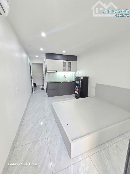 Cho Thuê CCMN 157 Pháo Đài Láng Đống Đa 30m2 Studio Cửa Sổ Ban Công Giặt Riêng Thang Máy