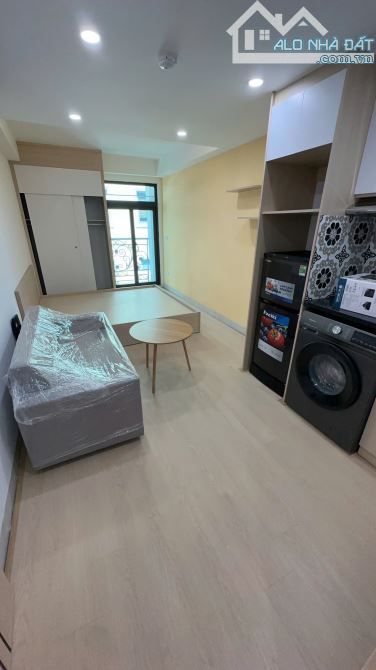 Cho Thuê CCMN 30 Cát Linh Đống Đa 25m2 Studio Gác Xép Ban Công Giặt Riêng Thang Máy