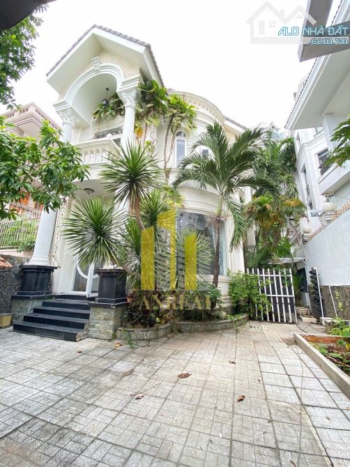 CHO THUÊ VILLA HIỆN ĐẠI SÂN VƯỜN - VIEW LANDMARK GIÁ 41 TRIỆU