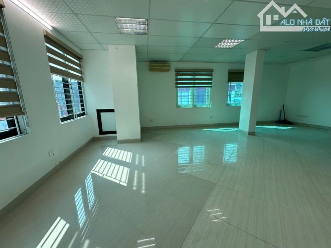 Cho thuê văn phòng Nguyễn Xiển, 50 m2/tầng, lô góc 2 mặt thoáng