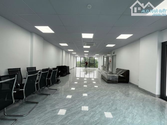 Cho thuê sàn văn phòng, toà nhà xây mới đẹp 140 m2/tầng như ảnh giá chỉ 20 tr/tháng