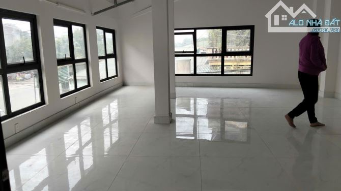 Cho thuê nhà làm Văn phòng/logicstic - Thạch Bàn - Long Biên - 2 Tầng - 200m2 - 15tr/tháng