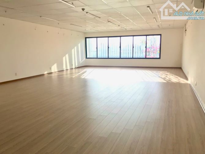 Cho thuê văn phòng gần Phạm Văn Đồng, 55–85m2 giá tốt, có hầm và thang máy