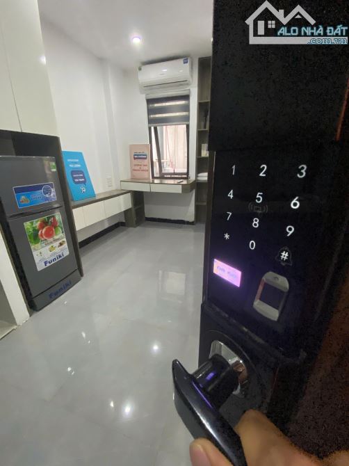 Cho Thuê CCMN 86 Hào Nam Đống Đa 30m2 Ban Công Cửa Sổ Thang Máy Full Nội Thất Khóa Vân Tay