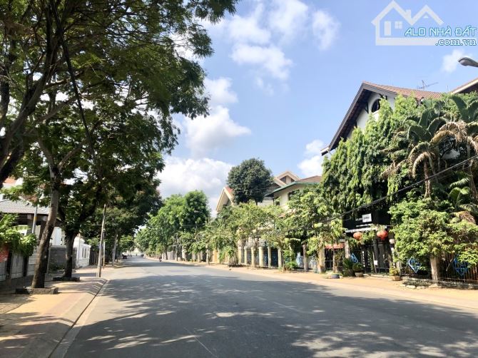 BIỆT THỰ MẶT TIỀN NGUYỄN VĂN HƯỞNG. BỀ NGANG 18m. PHÙ HỢP LÀM VP, SHOWROOM