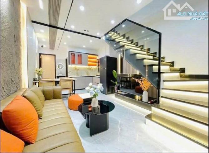 Cho thuê nhà đẹp, kiệt đường Hùng Vương, Hải Châu. DT 60m2. Giá 15 triệu