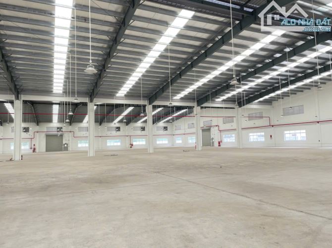 CHO THUÊ KHO XƯỞNG MẶT TIỀN QUỐC LỘ 1A, BẾN LỨC, LONG AN 6000M2 GIÁ 260TR- ĐƯỜNG CONT 24H
