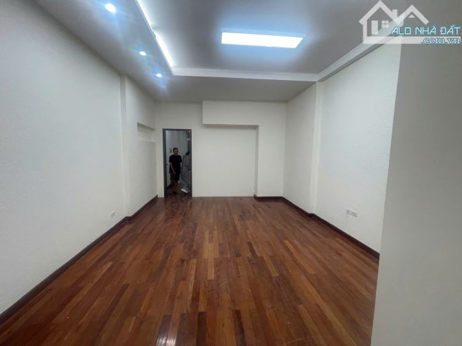Cho thuê nhà liền kề Làng Việt Kiều Châu Âu Mỗ Lao, Hà Đông 80m2 x 5 tầng giá chỉ 23 triệu