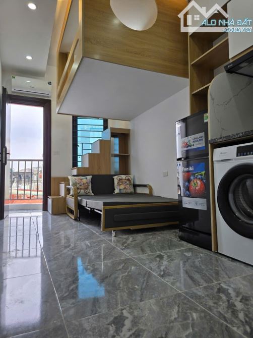 Cho Thuê CCMN 17 Ngõ Lệnh Cư Đống Đa 30m2 Gác Xép + Giường Cửa Sổ Ban Công Giặt Riêng TM