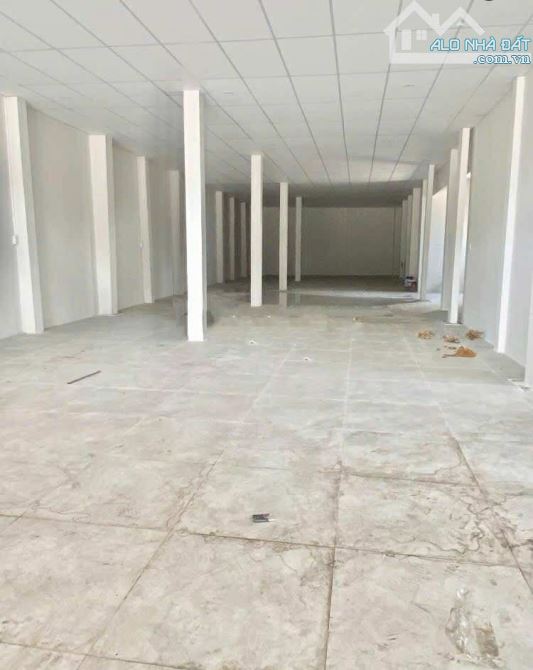 Cho thuê nhà 600 m2 mặt tiền đường 3/2 tiện văn phòng