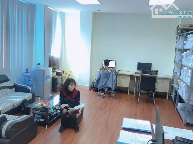 CHO THUÊ VĂN PHÒNG TẠI ĐƯỜNG CẦU GIẤY GIAO HOÀNG QUỐC VIỆT 30M2 GIÁ 5TR / THÁNG .