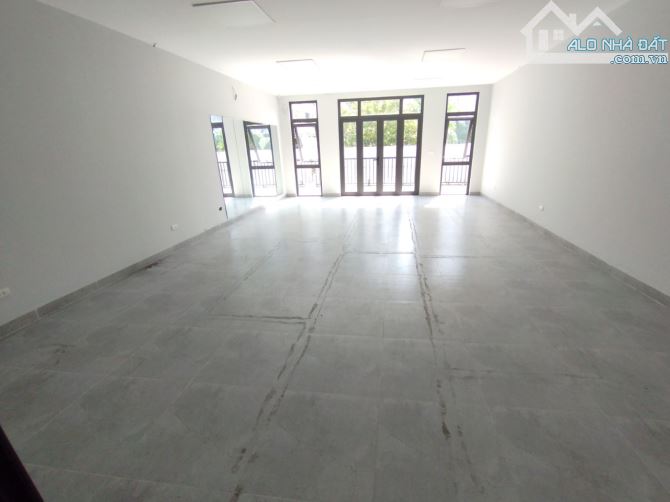 Cho thuê gấp sàn văn phòng 50m2 ngay sát Linh Đàm giá chỉ 8tr/tháng