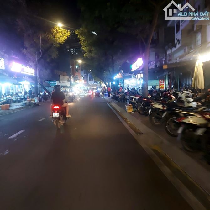 Sang khách sạn mặt tiền Rạch Bùng Binh, Quận 3