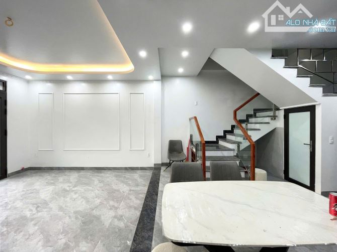 Cho thuê NHÀ SAU NHÀ MẶT ĐƯỜNG VĂN CAO - Ô TÔ ĐỖ CỬA - Hải Phòng