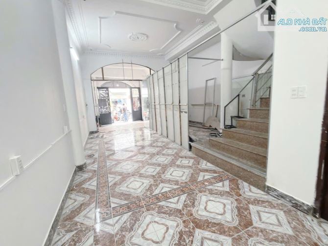 Mặt bằng kinh doanh đường Hồ Bá Kiện Quận 10 DT4,5x15m cần cho thuê