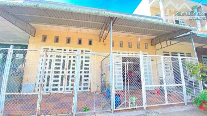 Cho thuê nhà 90 m2 khu Long Thịnh mới sửa 5 triệu