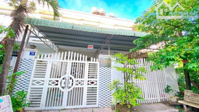 Cho thuê nhà 3 tầng khu CIC8 có sân rộng 8 triệu