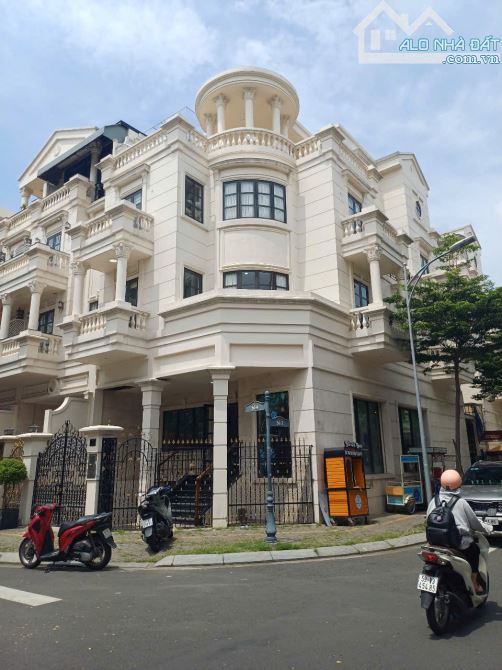 💎 Căn Góc Biệt thự Cityland park Hills P10 💎Diện tích: 8x20m Hầm 4 Lầu Thang Máy💵55TR