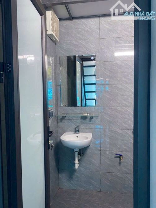 CHO THUÊ NHÀ PHỐ THANH AM LONG BIÊN 5 TRIỆU 40 m 1.5 TẦNG Ô TÔ GẦN ĐƯỜNG NGÔ GIA TỰ