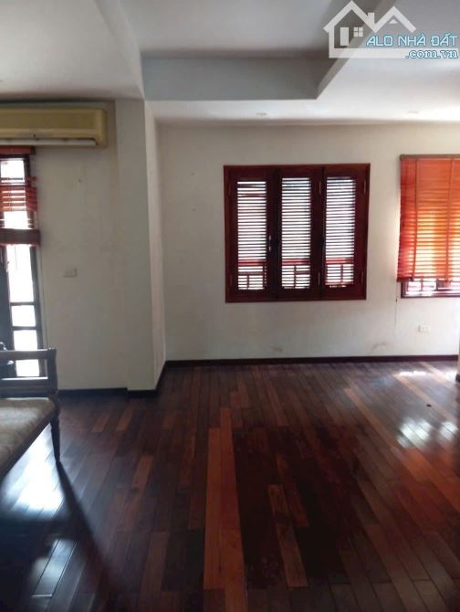 CHO THUÊ BIỆT THỰ VIỆT HƯNG LONG BIÊN 200 m 25 TRIỆU, MT 6m , VỈA HÈ,KINH DOANH, 4 TẦNG