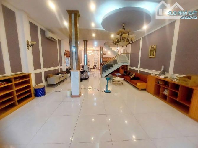 Cho thuê mặt bằng đối diện BV Bình Dân, Cư Xa Đô Thành 120m2