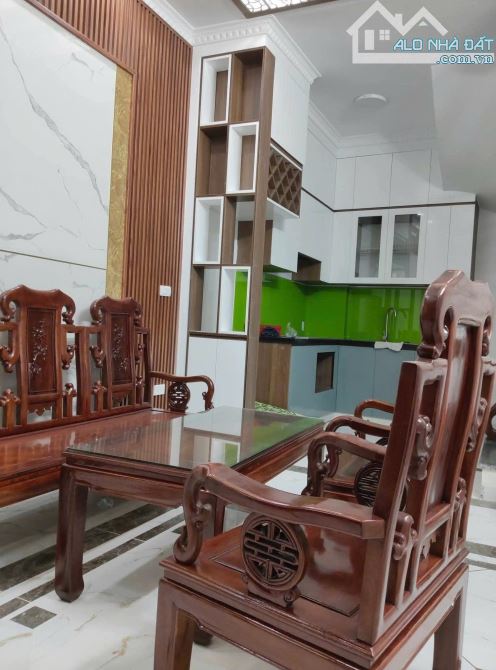CHO THUÊ NHÀ PHỐ ĐỨC GIANG LONG BIÊN 7 TRIỆU 40m 3 TẦNG GẦN ĐƯỜNG NGÔ GIA TỰ VÀ BIGC