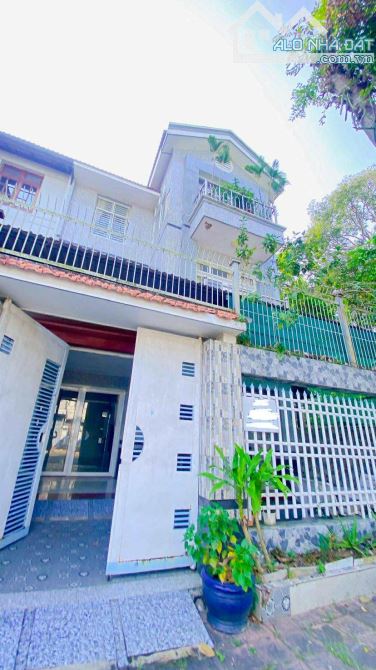 Cho thuê nhà ngang 8,5 m khu 586 có 5 phòng ngủ 11 triệu