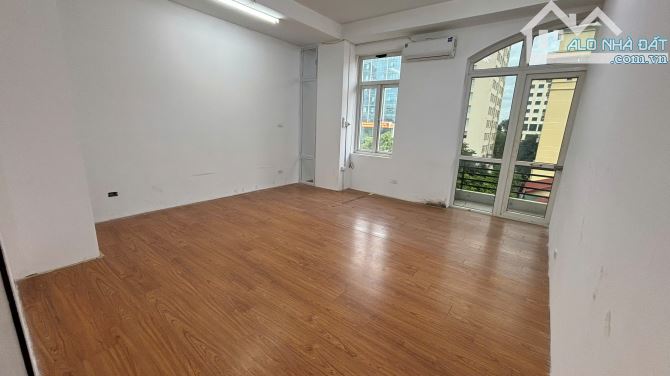 CHO THUÊ VĂN PHÒNG 55M GIÁ 9.5 TRIỆU PHỐ HOÀNG SÂM - CẦU GIẤY