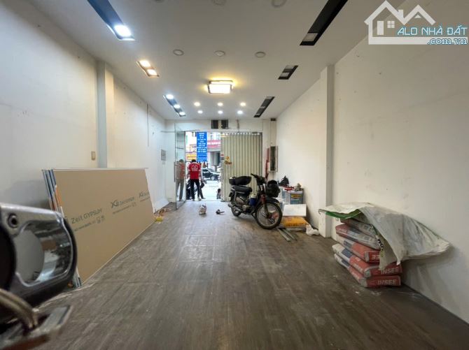 Mặt bằng ngay toà nhà Vietel, Chung cư Hà Đô cần cho thuê