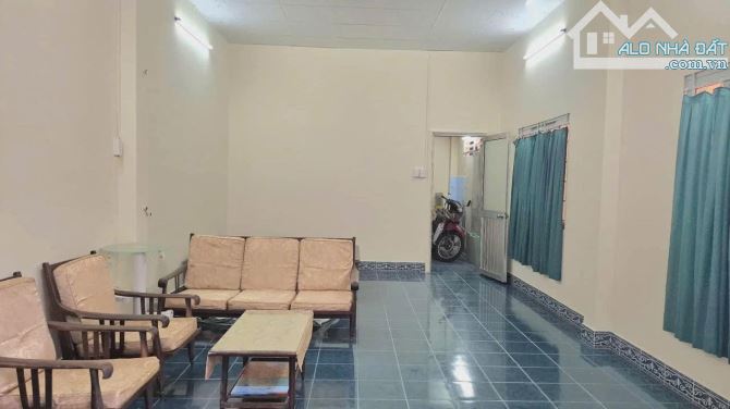 Cho thuê nhà nguyên căn vị trí đẹp hẻm xe hơi Phạm Văn Hai