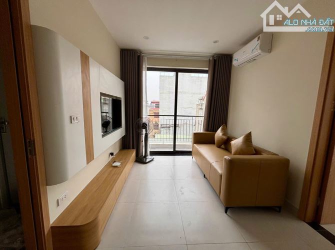 Cho Thuê CCMN 28 Tứ Liên Tây Hồ 90m2 3N1K Cửa Sổ Ban Công Giặt Riêng Thang Máy Full Đồ