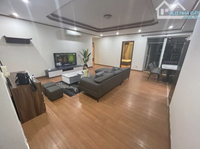 Hot ! cho thuê căn hộ N05 Hoàng Đạo Thúy. 155m2. 3 phòng ngủ full đồ giá 21tr/tháng