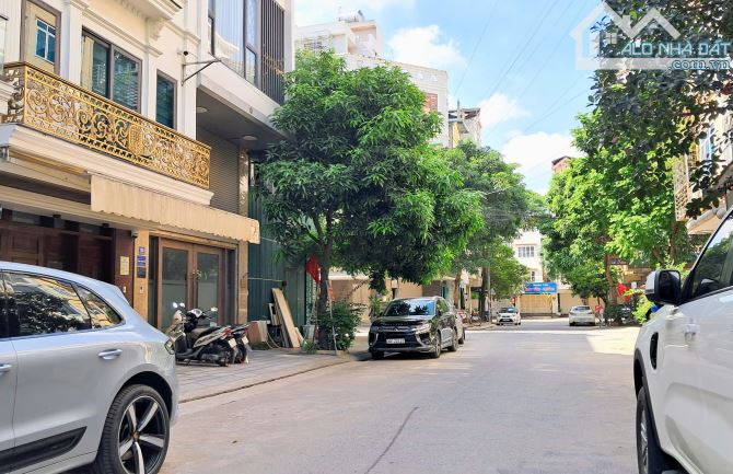 Cho thuê nhà Ngõ 172 PHÚ DIỄN, 6 tầng THANG MÁY. Phù hợp làm văn phòng, lớp học