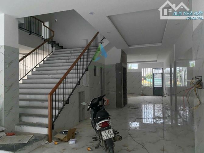 CHO THUÊ NHÀ NGUYÊN CĂN MẶT TIỀN ĐƯỜNG NGUYỄN LƯƠNG BẰNG - 200 M² - 5 PN - GIÁ 50 TRIỆU