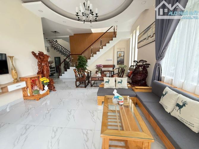Cho thuê Villa sân vườn Nam Hồ Phường 11 Đà Lạt có 5 phòng ngủ