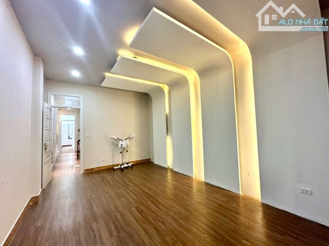 Cho thuê nhà mặt phố Đỗ Quang, DT 70m2x4 tầng, MT 4m, Giá 59tr