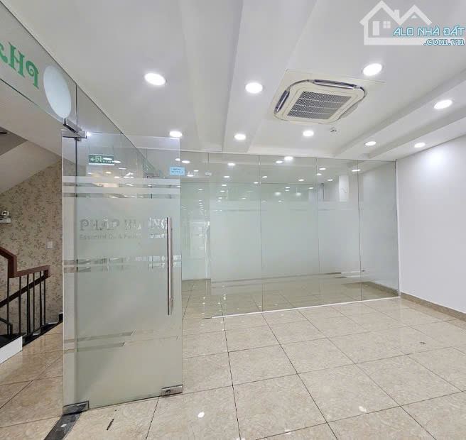 Cho thuê văn phòng 200m² tại Bạch Đằng không gian đẹp, giá tốt, sẵn sàng vào làm