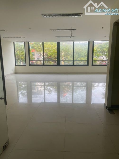 VĂN PHÒNG CHO THUÊ mặt tiền GẦN CẦU RỒNG